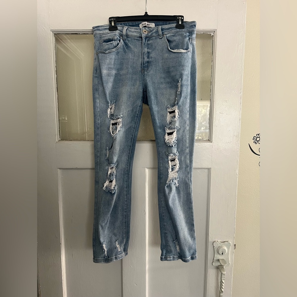 Stylish Distressed Blue Women's Cropped Jeans